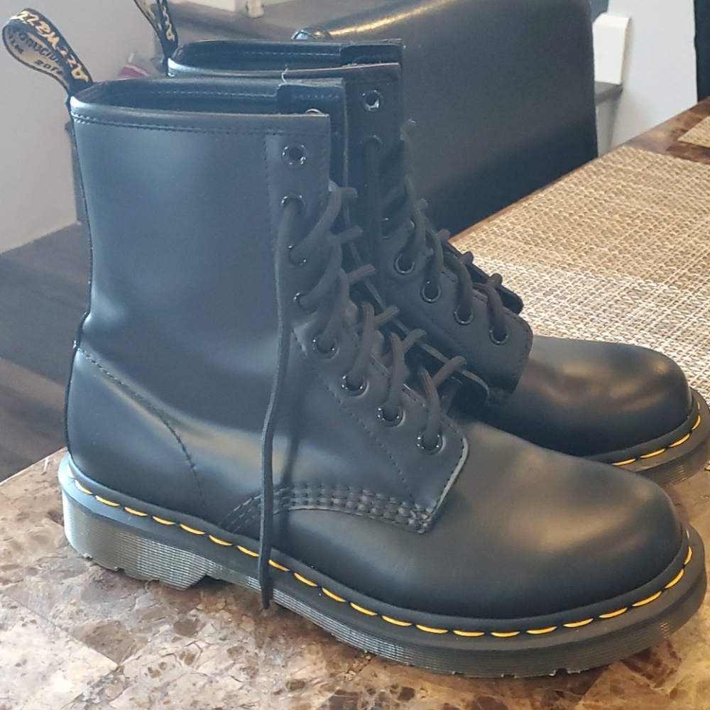 Air wait boots  Dr martens never used